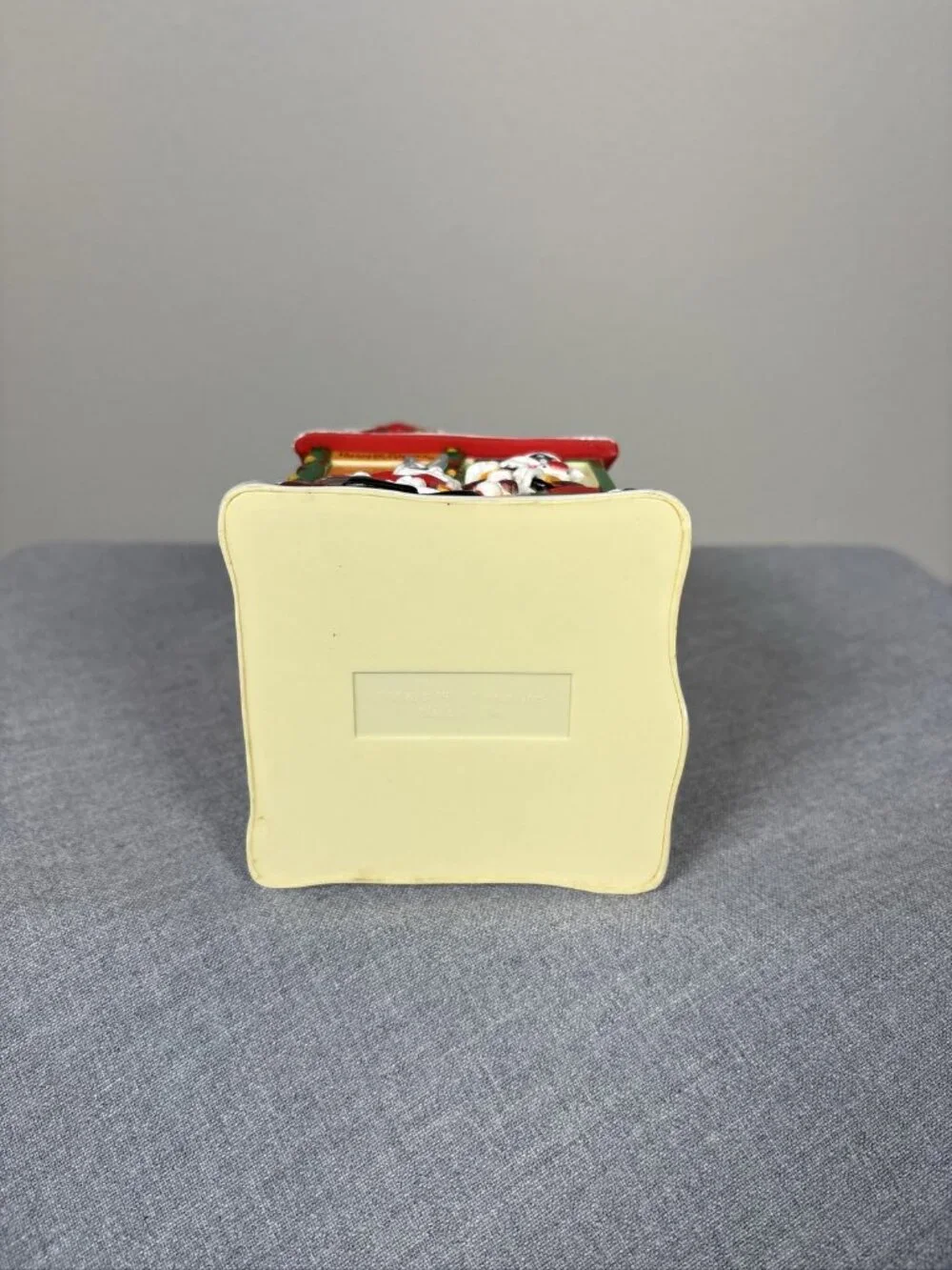 1997 Russell Stover Looney Tunes Christmas Candy Kitchen Coin Bank